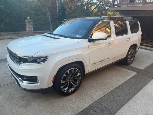 White 2022 Jeep Grand Wagoneer Series III