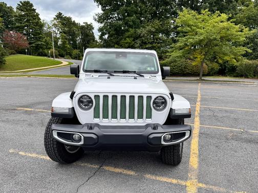 White 2020 Jeep Gladiator Overland