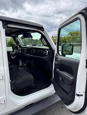 White 2020 Jeep Gladiator Overland