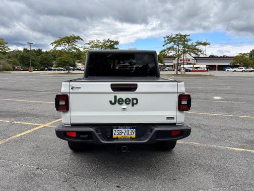 White 2020 Jeep Gladiator Overland
