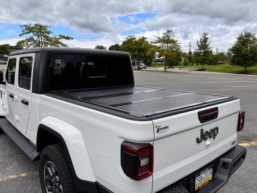 White 2020 Jeep Gladiator Overland