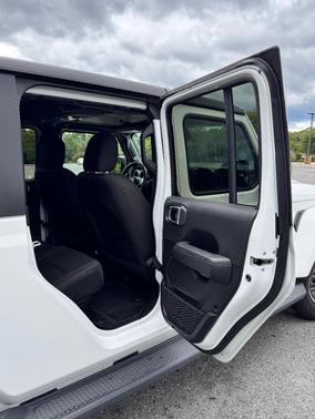 White 2020 Jeep Gladiator Overland