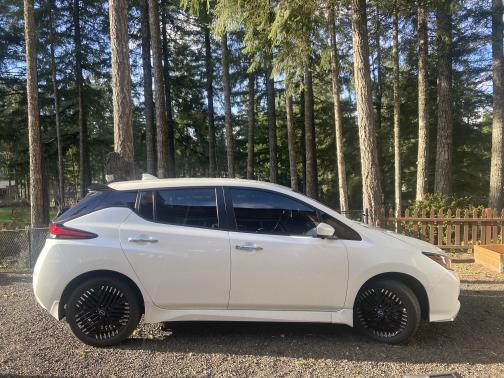 2023 Nissan Leaf SV PLUS
