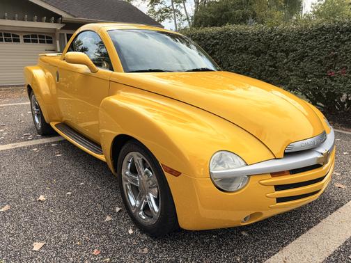 2004 Chevrolet SSR Base