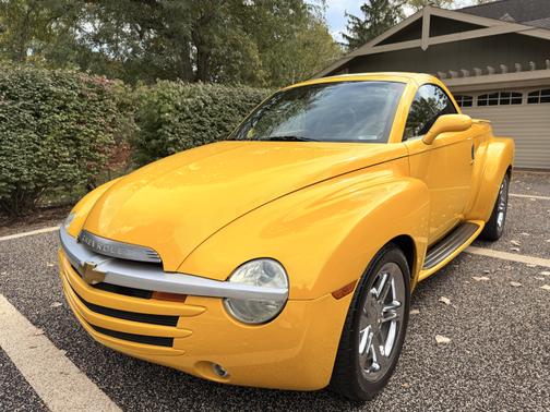2004 Chevrolet SSR Base