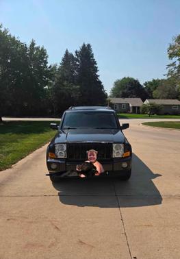Black 2006 Jeep Commander Base