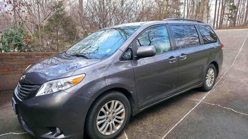 2011 Toyota Sienna XLE