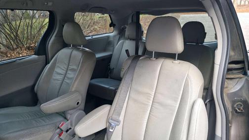 2011 Toyota Sienna XLE