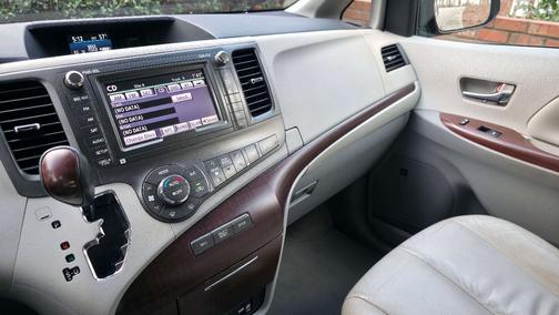 2011 Toyota Sienna XLE