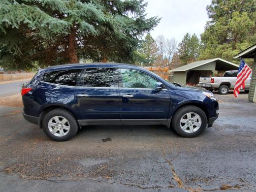Photo 1 of 27 of 2012 Chevrolet Traverse LT
