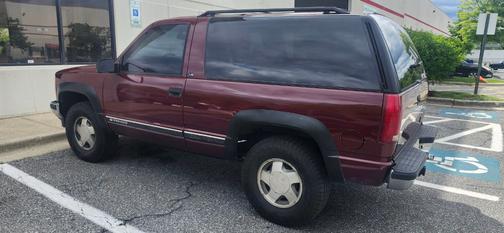 Red 1999 Chevrolet Tahoe Base