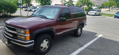 Red 1999 Chevrolet Tahoe Base