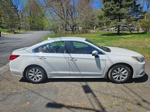 White 2017 Subaru Legacy 2.5i Premium