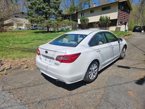 White 2017 Subaru Legacy 2.5i Premium