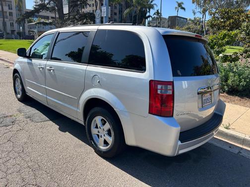 Silver 2010 Dodge Grand Caravan SXT