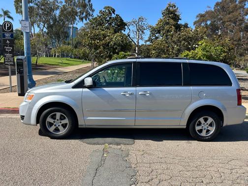 Silver 2010 Dodge Grand Caravan SXT