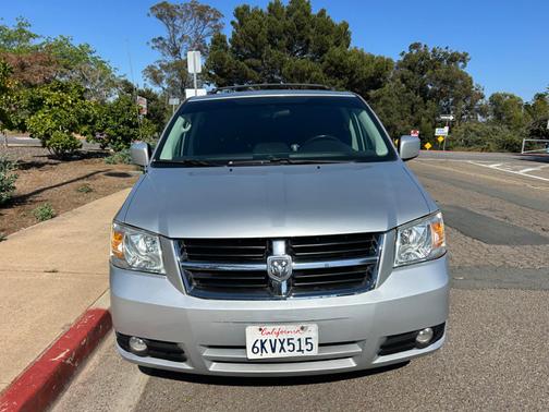 Silver 2010 Dodge Grand Caravan SXT