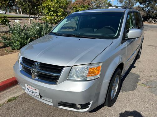 Silver 2010 Dodge Grand Caravan SXT