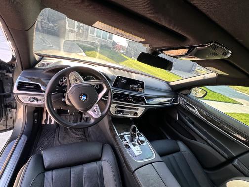 2019 BMW 740 i