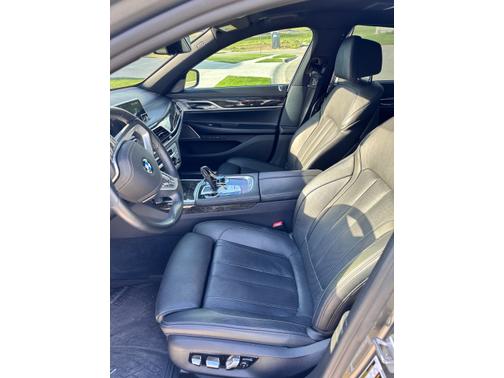 2019 BMW 740 i