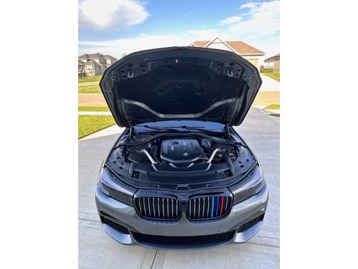 2019 BMW 740 i