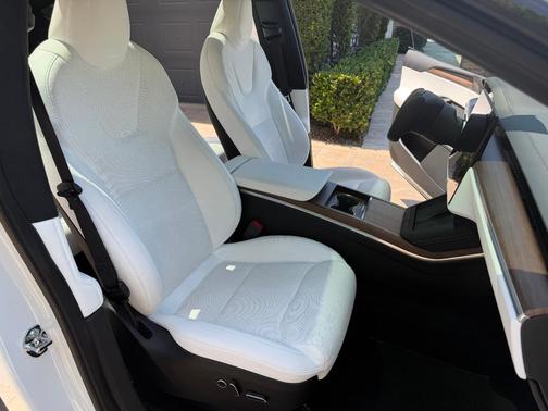 White 2022 Tesla Model X Long Range