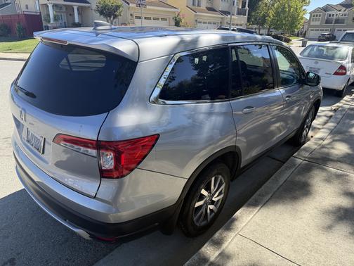 Silver 2019 Honda Pilot EX
