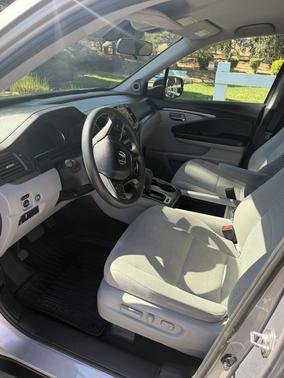 Silver 2019 Honda Pilot EX