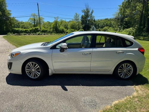 White 2013 Subaru Impreza 2.0i Limited