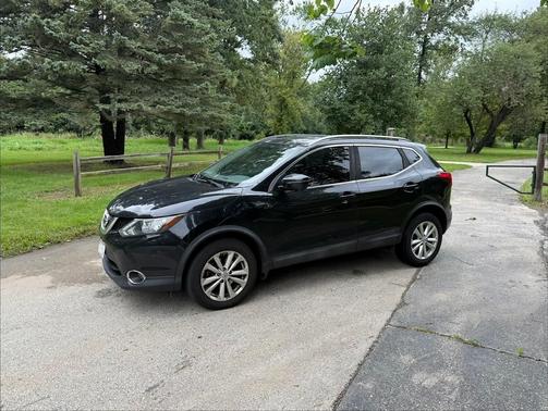 Black 2017 Nissan Rogue Sport SV
