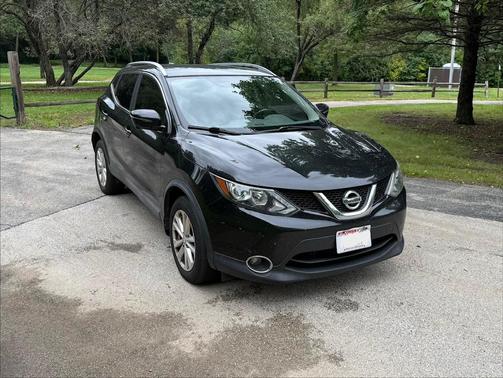 Black 2017 Nissan Rogue Sport SV
