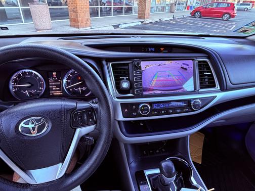 Brown 2016 Toyota Highlander XLE