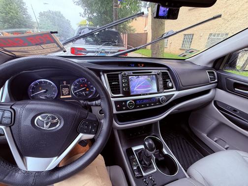 Brown 2016 Toyota Highlander XLE