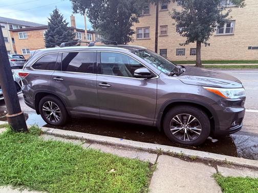 Brown 2016 Toyota Highlander XLE