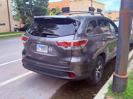 Brown 2016 Toyota Highlander XLE