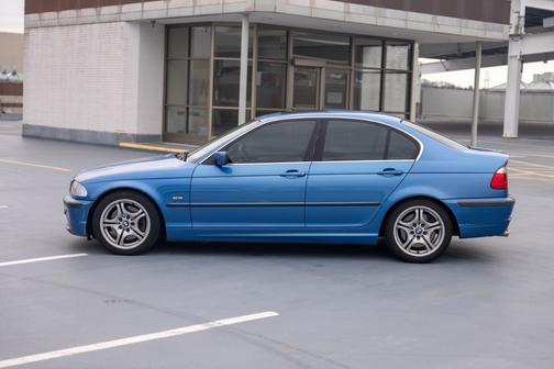 2001 BMW 330 i