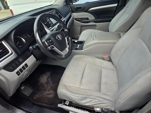 2015 Toyota Highlander LE