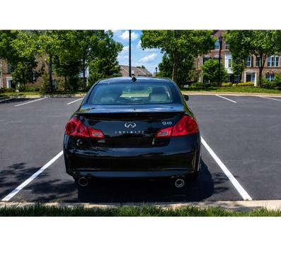 Black 2015 INFINITI Q40 Base