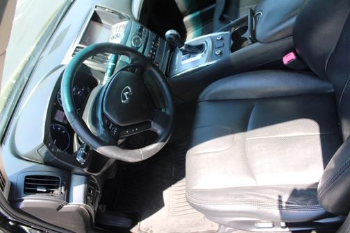 Black 2015 INFINITI Q40 Base