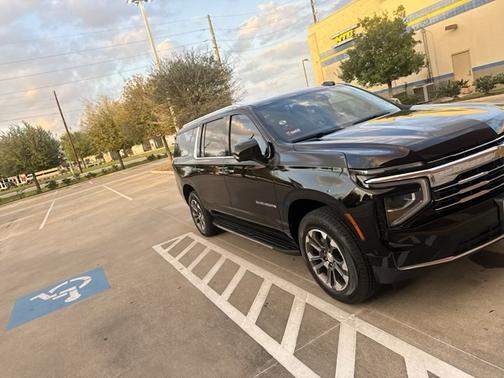 2026 Chevrolet Suburban LT