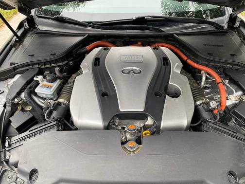 2016 INFINITI Q50 Hybrid Base