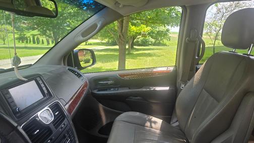 Black 2014 Chrysler Town & Country Touring