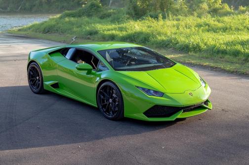 Green 2017 Lamborghini Huracan LP580-2