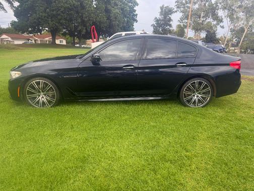 Black 2018 BMW 540 i