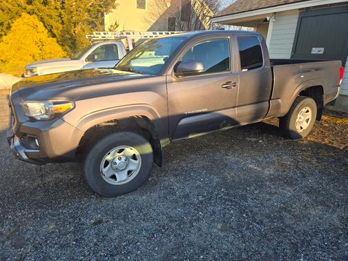 Gray 2017 Toyota Tacoma SR