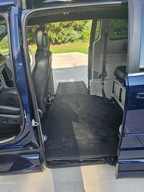 Blue 2017 Dodge Grand Caravan SXT
