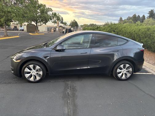 Gray 2024 Tesla Model Y Long Range