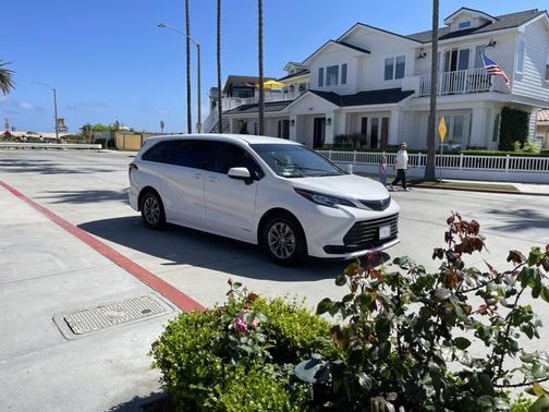 White 2021 Toyota Sienna LE 8 Passenger
