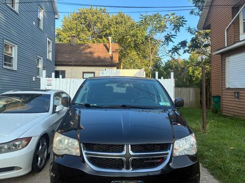 Black 2015 Dodge Grand Caravan AVP/SE