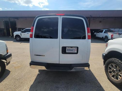 White 2017 Chevrolet Express 3500 LT
